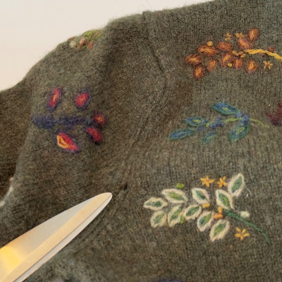 Carole Little Vintage 100% Wool Cardigan Gray/Green Embroidered Leaf Size M - Picture 8 of 9